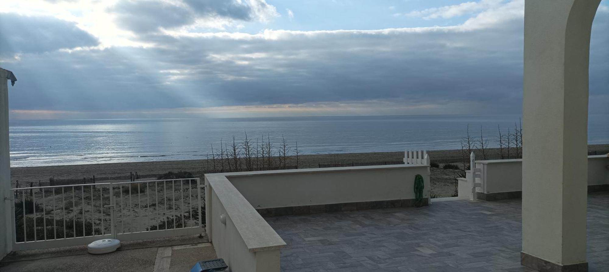 טורביאניקה The Suite On The Beach מראה חיצוני תמונה